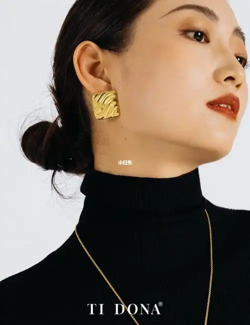 简约经典耳环 优雅气质在秋冬显现恰到好处