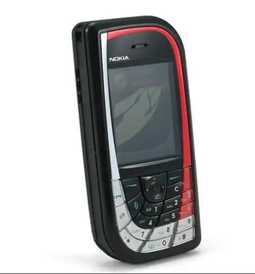 nokia 7610和moto v8(512mb)哪个好?