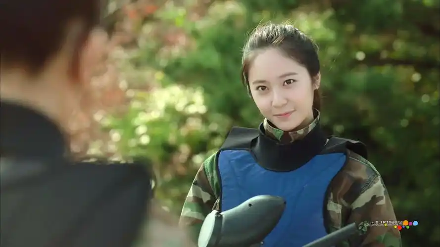 大图,贴吧里都是动图,多发几张,还有水晶和她姐姐jessica扎马尾辫的