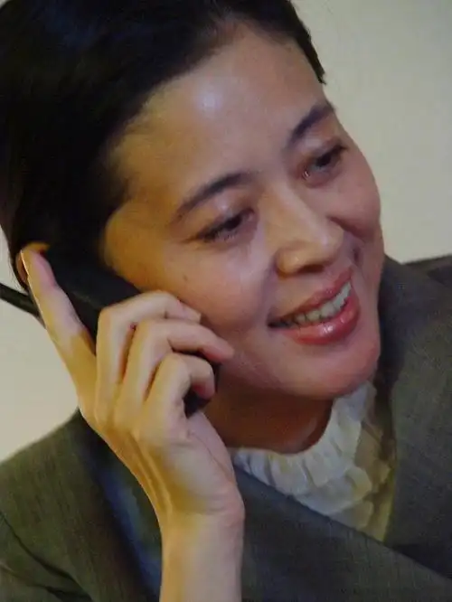 在我看来,倪萍是一位充满魅力的女性偶像,尤其是她在老年时期的精神和