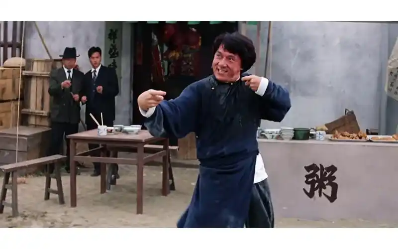 成龙酒后醉拳一手醉八仙打的对面狼狈不堪