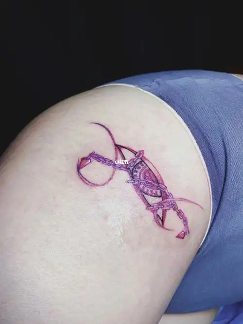 去年的纹身作品隐秘的一只眼