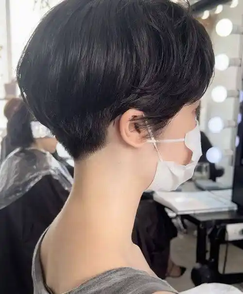 2024女士推边短发时尚与个性的完美结合