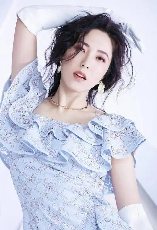 原创禁欲女神曾黎有多美写真风格很迷幻偏爱有实力的男朋友