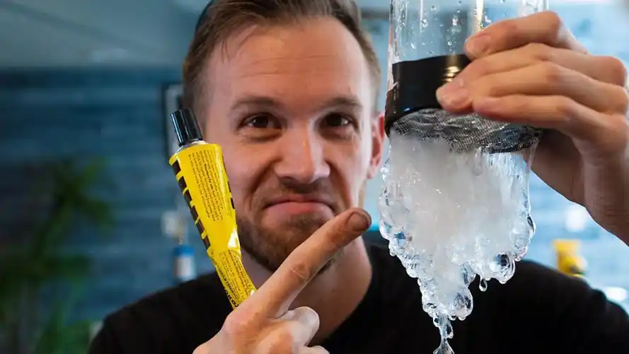 把胶水涂在水龙头上时会怎么样呢?老外进行实验,网友:还挺好看