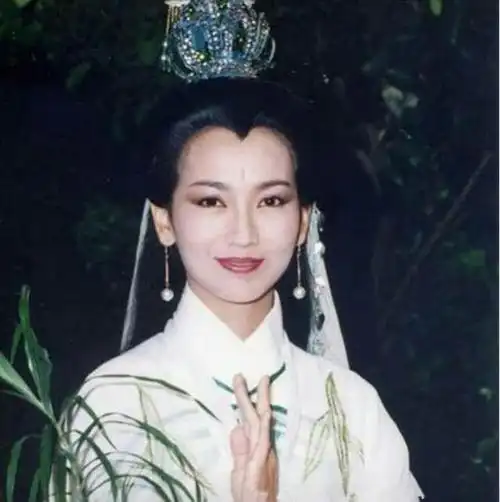 没想到法海在雷峰塔中关押白素贞,竟是为让她提升灵力,修成仙体