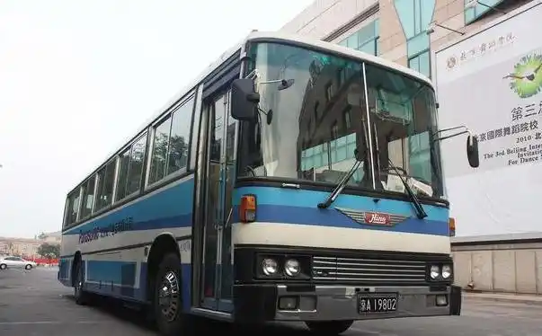 25年前的日野大巴车,挂黑牌"京a",开20年未曾大修过