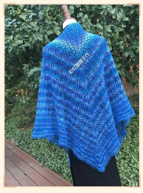 非常考验耐心的女士棒针长段染三角孔雀披肩-编织教程-编织人生