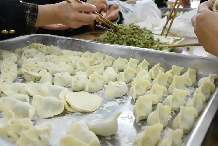 巧手包饺子,温暖公交大家庭