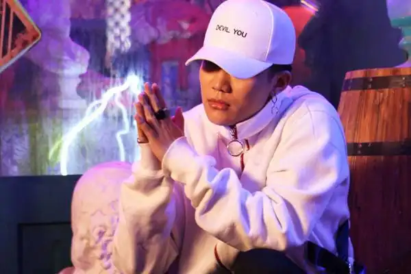 红花会pgone录视频为国发声胖出双下巴还换了新发型