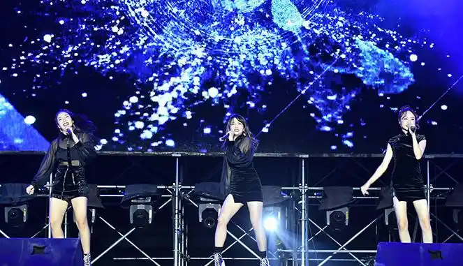 亿联举办幸福平昌61能量亿联扶贫大型公益演唱会