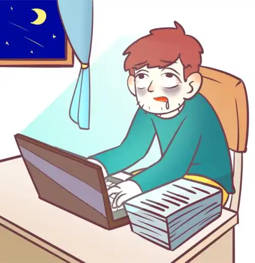 这位43岁的大叔因为是职业作家,每天都要伏案写作,经常一忙就到半夜两