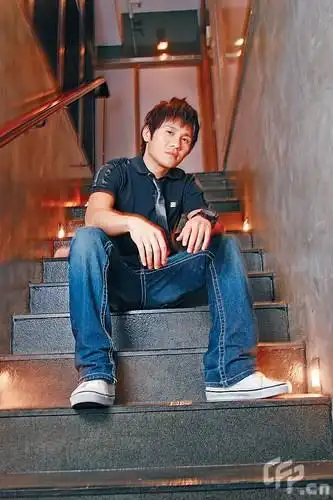 曹格希望自己的新书能鼓励年轻人,勇敢面对过错和改过