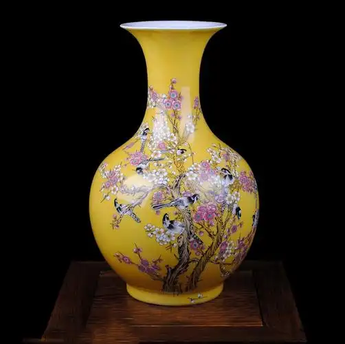 景德镇的花瓶喜上眉梢