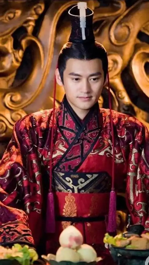 2016年袁弘出演了古装剧《秀丽江山之长歌行》在这部剧中他出演男主角