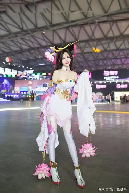 王者荣耀三八女神节貂蝉cosplay秀简直是个腿精啊