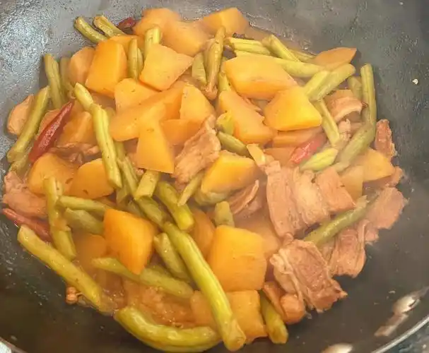 每日一道家常菜  #一人食吃什么  #超级下饭的家常菜  #炖菜  #投豆