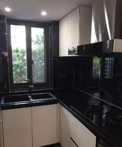 中户型114平买80寸液晶大电视黑色的厨房是亮点