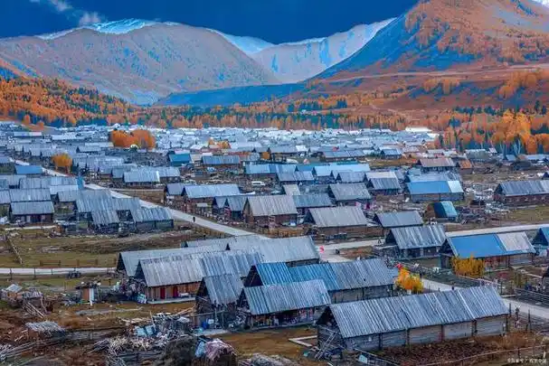 禾木村,位于中国新疆维吾尔自治区布尔津县喀纳斯湖畔,是图瓦人的集中