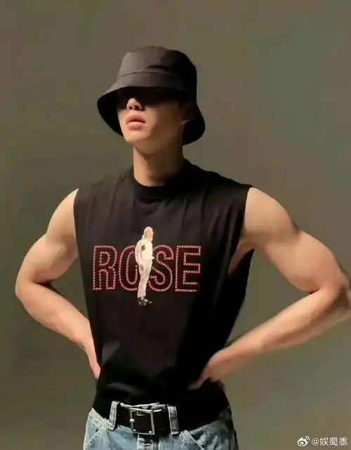 谁能看见宋江腹肌不迷糊啊 又白又有型 巧克力95太明显咯……|腹肌