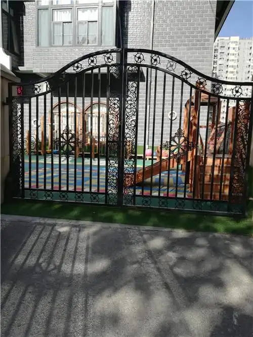西三环幼儿园铁艺大门案例