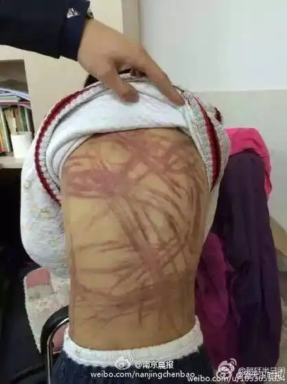 "还颇为得意地炫耀:心情不好就暴打儿子,广东汕头男子因妻子出轨2014