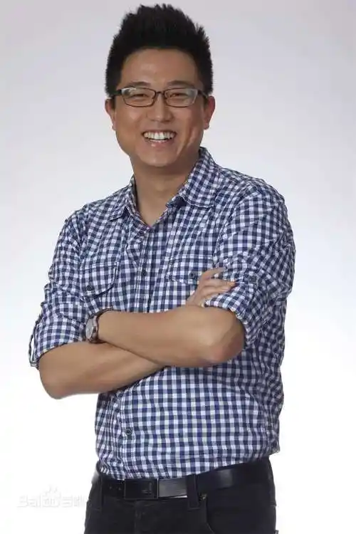 求中国之声4;30-6;30新闻晚高峰所有主持人相片 还有个叫什么饶什么斌