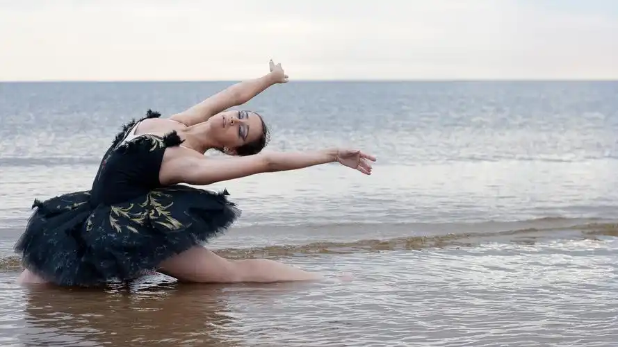 婀娜多姿的芭蕾舞演员