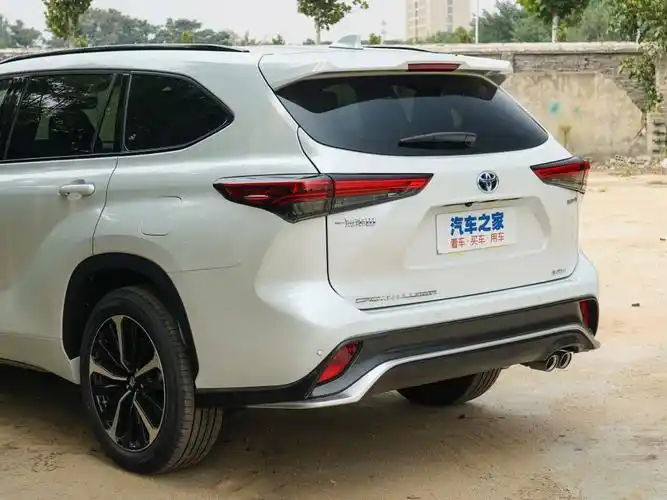 一汽丰田 皇冠陆放 2022款 2.5l hev四驱尊贵版