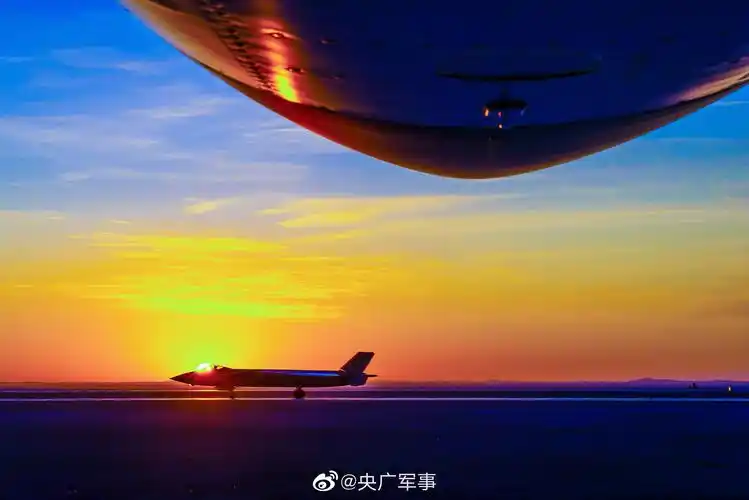 每一张都值得收藏12张歼20高清壁纸