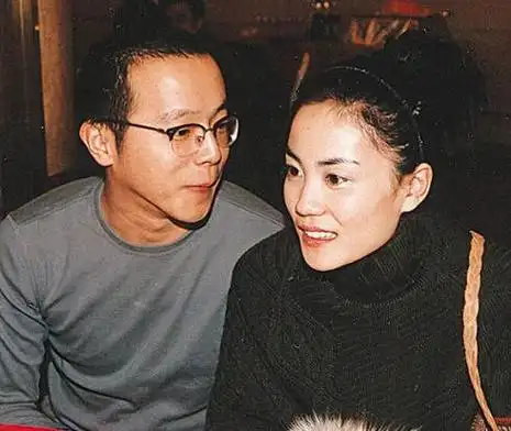 记者问窦靖童:"窦唯,李亚鹏,谢霆锋3个爸爸,哪一个最好"