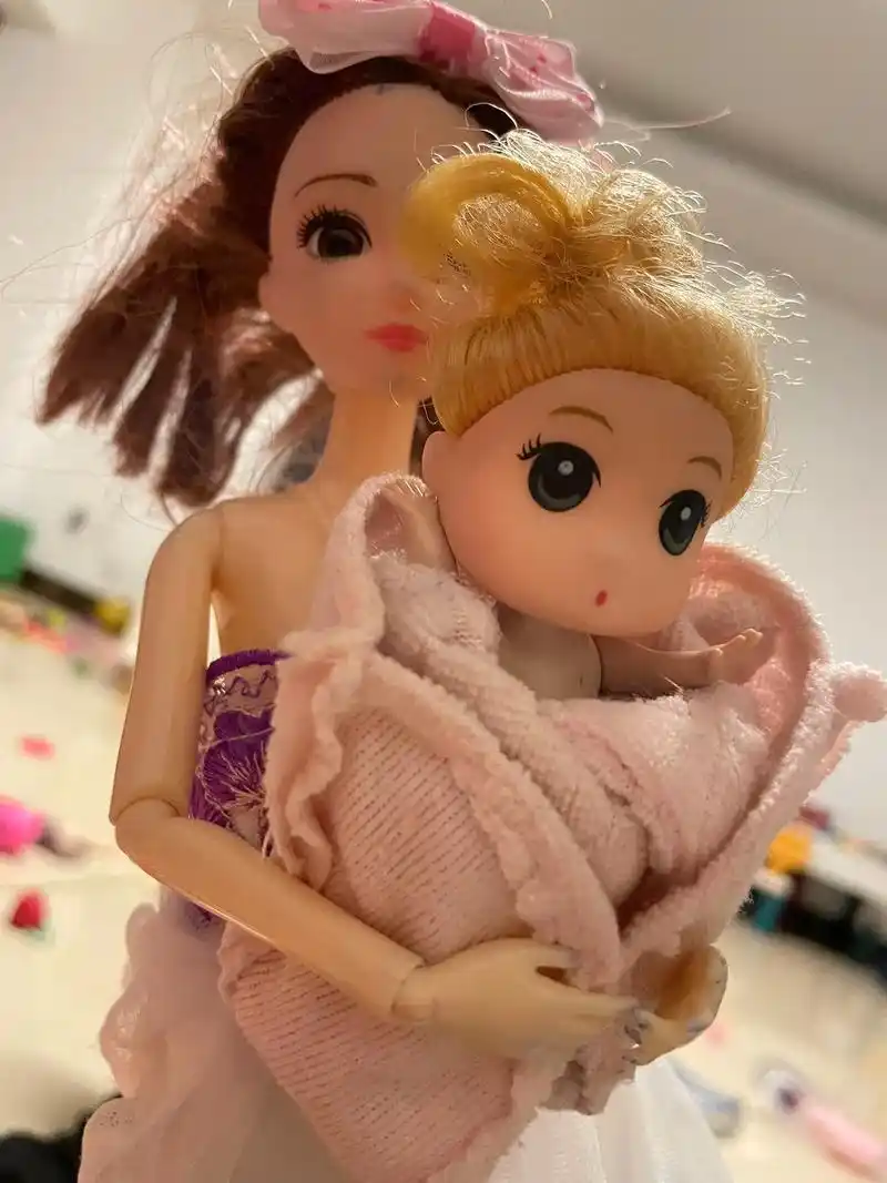 大宝自制#娃娃衣服手工 #我的手工日常 #芭比娃娃 - 抖音