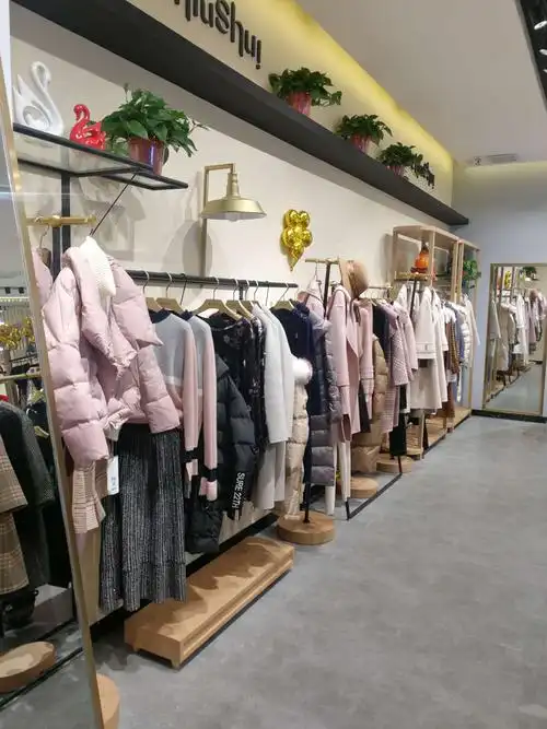 中汇北广场秋水伊人女装,欧罗巴女鞋专卖店