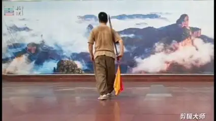 看王玺雯老师的五十二式夜行刀视频自学的这套刀法略有改动.韶关