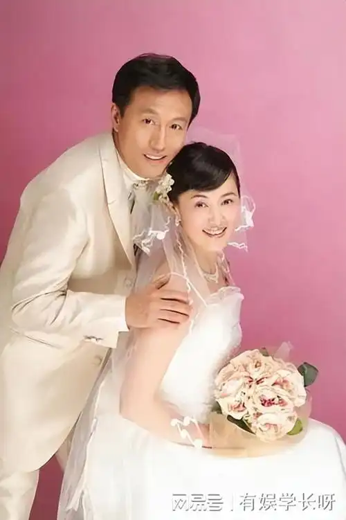 王菁华曾经的大众情人与常戎分手后如今50岁依然没找到归宿