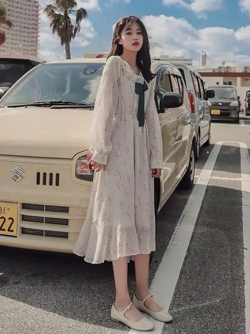 这两个米色裙子哪个好看哇(*^_^*)