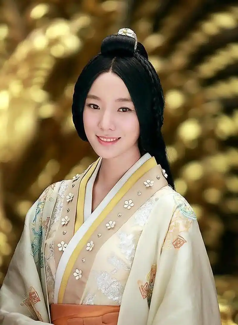 送别卫子夫时,平阳公主抚摸着她的背,和她说:"去吧,好好侍奉皇上