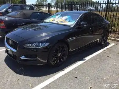 朋友国外拍的xe,这颜色你保证没见过_捷豹xe/xel论坛_手机汽车之家