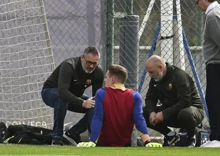 世体特尔施特根疑似在训练中出现不适膝盖问题有待确认