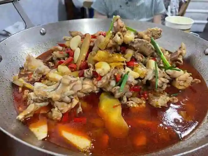 昱龙大盆牛蛙馆(三兴街总店)-"来的时候人已经很多了,大盆牛蛙火锅真