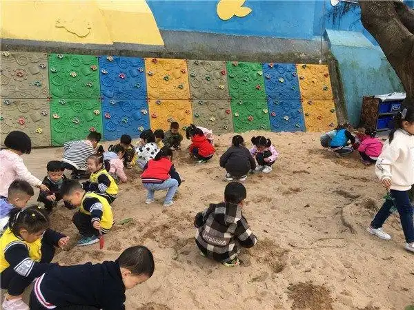 江安县幼儿园开展小沙池大乐趣沙水区活动