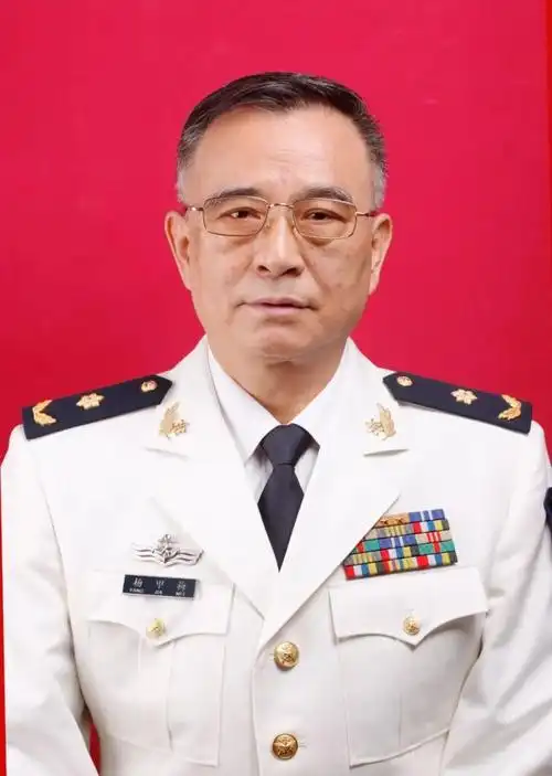 杨甲梅医生要扶着病人共同趟过疾病的河