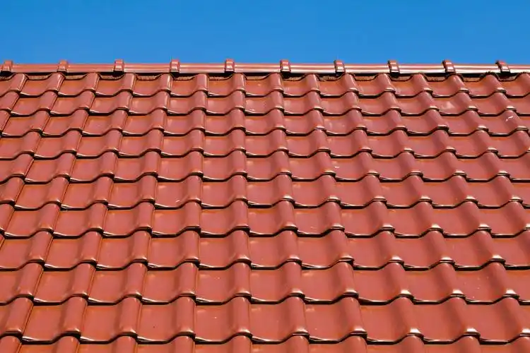 新的红色屋顶瓦片,新的红色屋顶瓦片