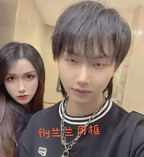 fly和女友深夜同框兰兰高颜值不输明星一句话暗示飞牛状态