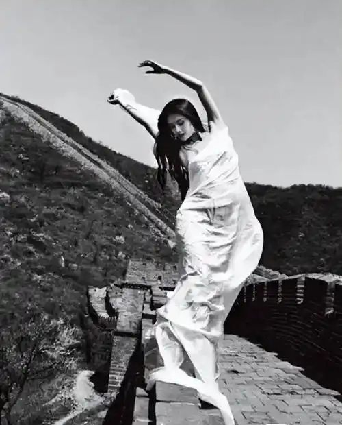 杨丽萍年轻时候有多美?看完这些照片,惊艳了时光!_舞蹈_中国_岁月