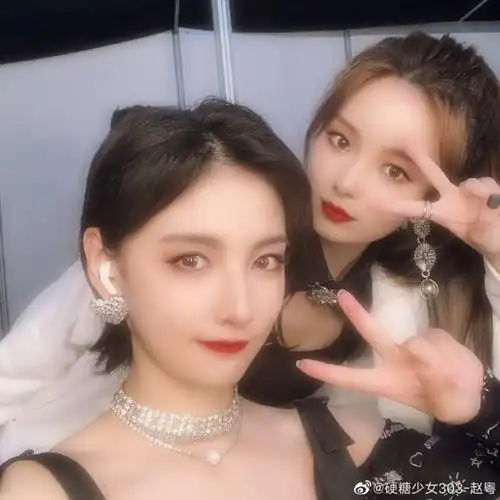 赵粤晒合照为陈卓璇庆生##赵粤为陈卓璇庆生