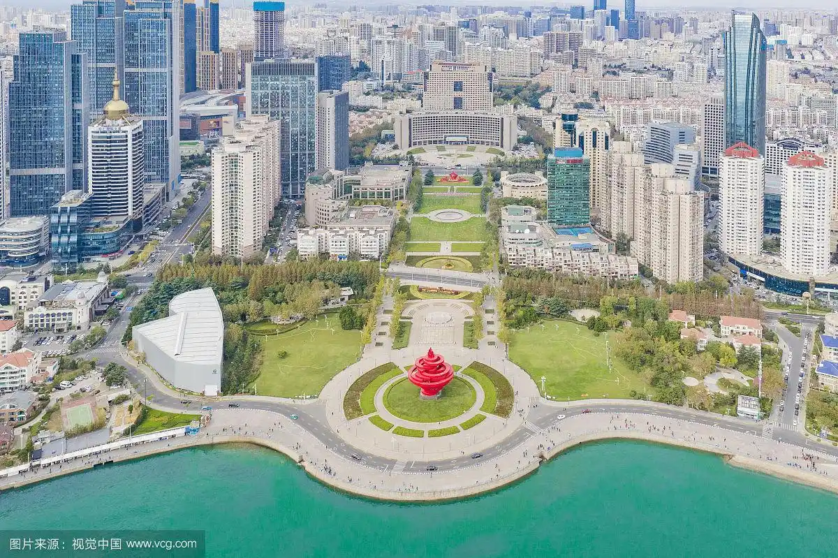 航拍青岛五四广场