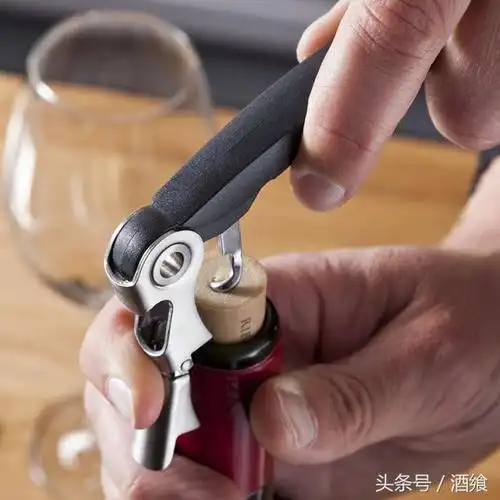 开瓶器的话怎么办) - 品酒入门 - 酒评网_红酒批发_葡萄酒批发_红酒