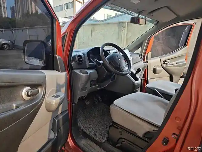 2011年5月上牌,日产尼桑nv200 1.6手动豪华版,实