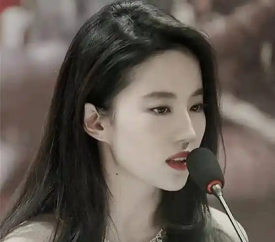 齐刘海,公主切,刘亦菲再次解锁新造型!_挑战_叛逆_杂志